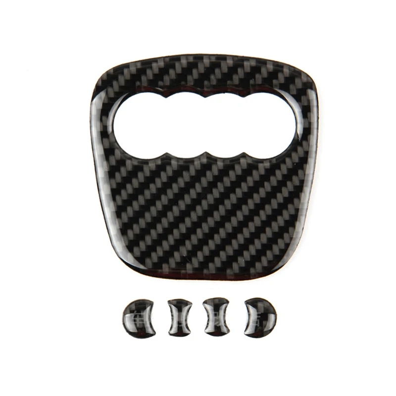 Реальные углеродного волокна рулевого колеса автомобиля с логотипом в центре