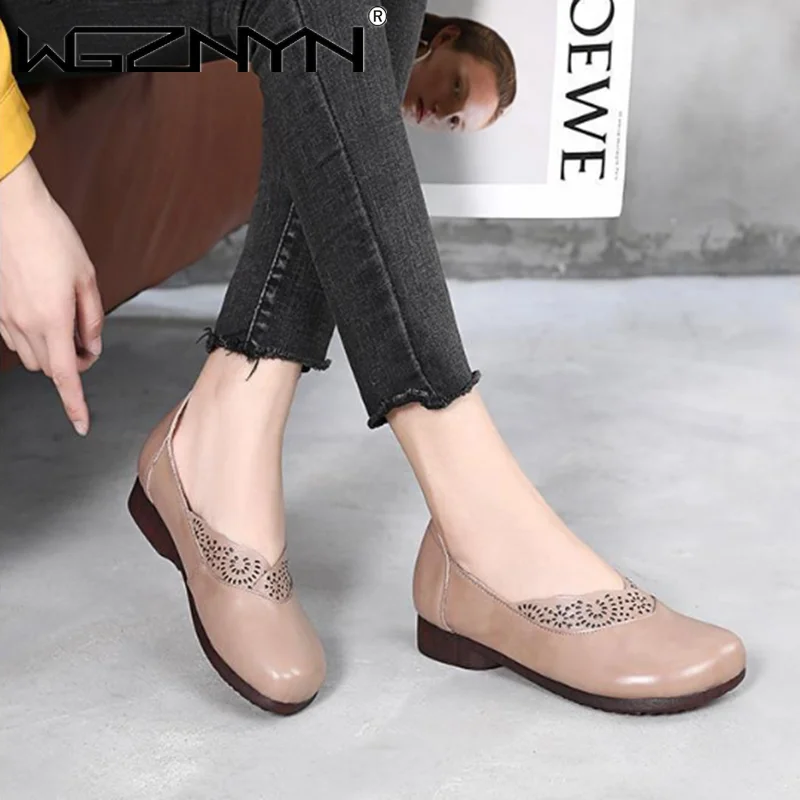 

2021 New Retro Shoes Comfortable Elegant Middle-aged Elderly Women's Shoes Flat Shoes Large Size Soft Sole Fashion Casual Shoes