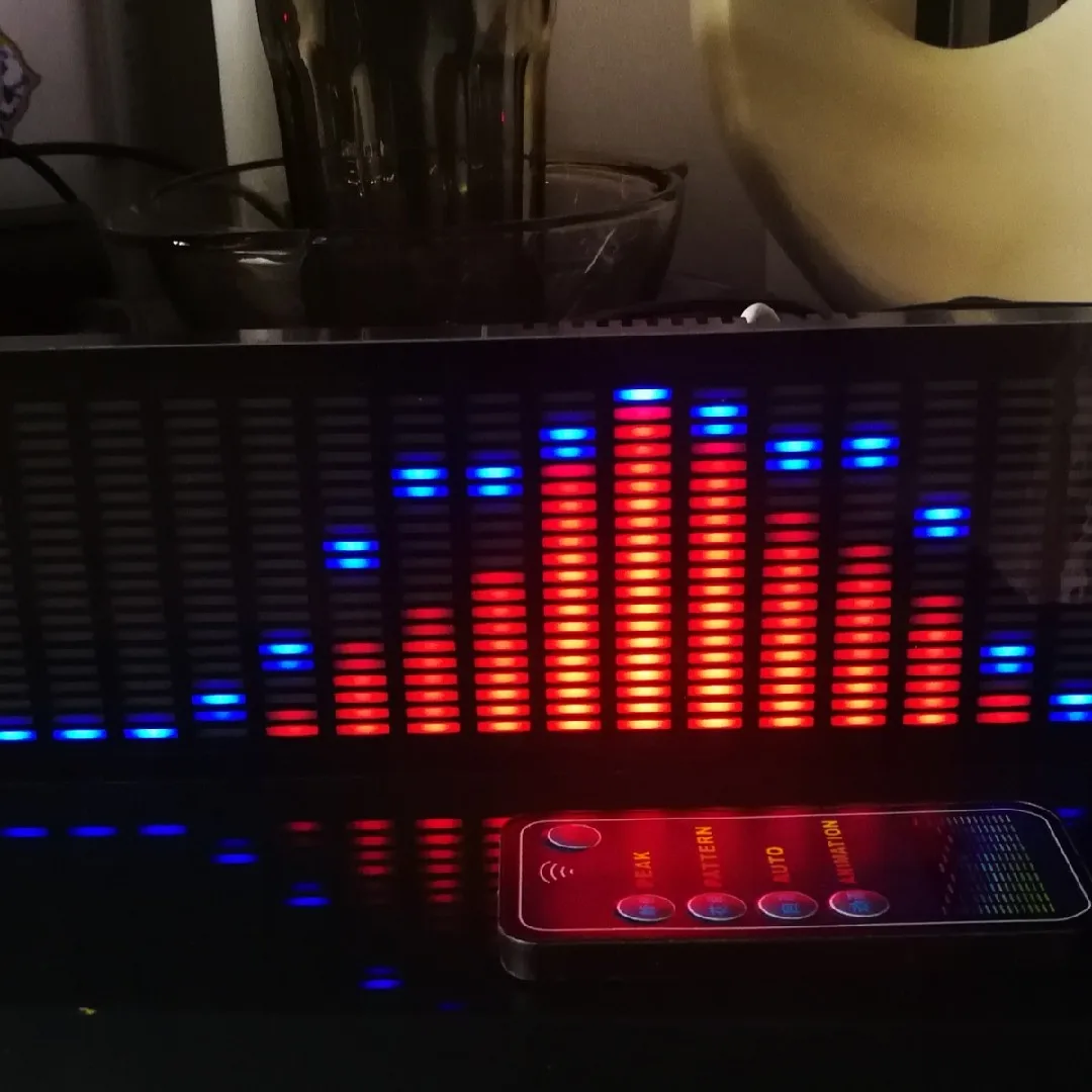 Полноцветные настольные украшения с музыкальным спектром автомобильные часы