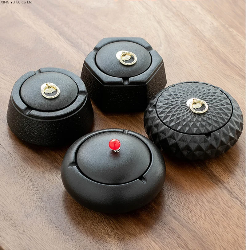 

Windproof Round Ashtray Home Decoration Accessories Black Ceramic Portable Ashtray Home Office Ashtray with Lid Boyfriend Gift