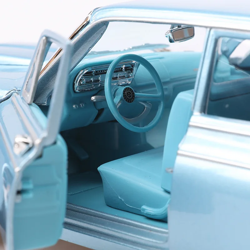 Коллекционная модель автомобилей из статического сплава металлический 1:18