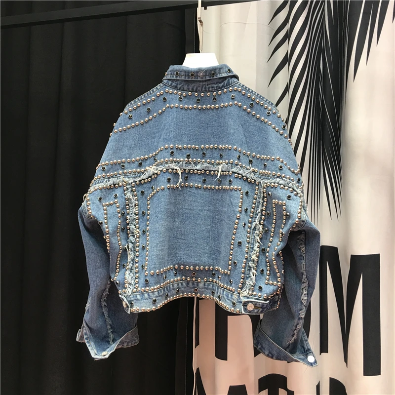 Женская джинсовая куртка с бисером укороченная свободного кроя в стиле ретро
