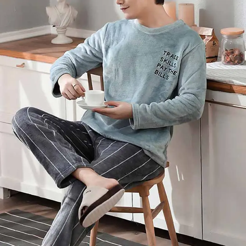 

Winter New Men Long Sleeve Flannel Pajamas Set Round Neck Footprint Pattern Thick Coral Velvet Sleep Wear Male Warm Pyjamas Set