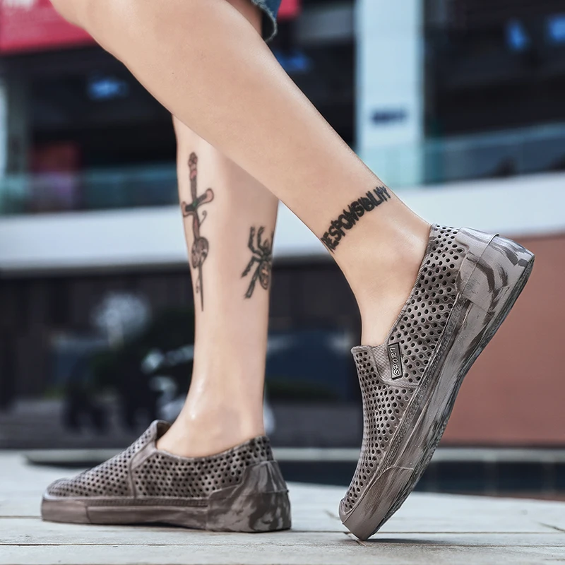 

2021 New Men Shoes Summer Fashion Slippers Male Water Shoes Sandalia Men Shoes Light Outdoor Beach Vacation Sandals Casual Shoes