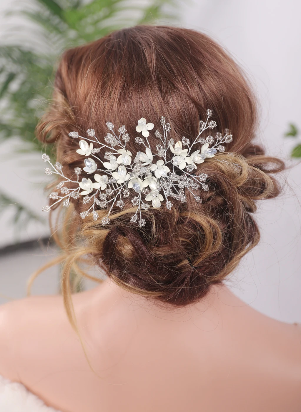 Свадебный гребень для волос невесты аксессуар из бисера цветочный головной убор