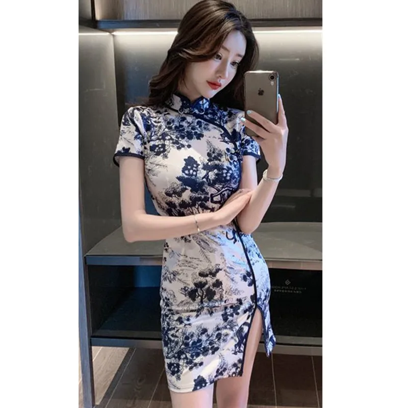 

Real shot 2021 new temperament retro girl print split improved cheongsam halter nightclub sexy dress