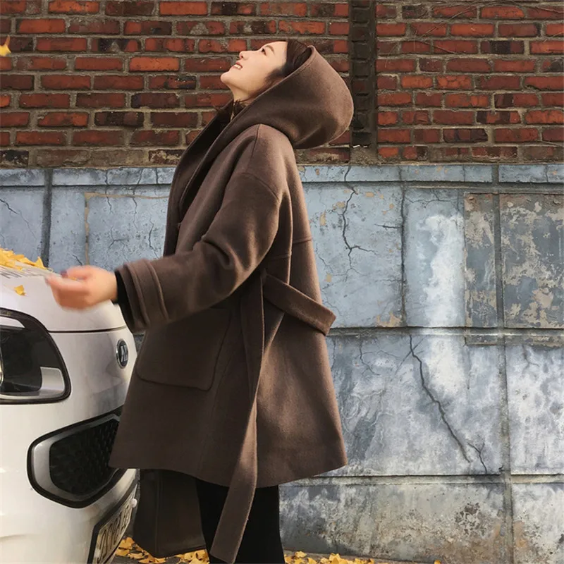 

Cocoon shaped woolen overcoat mid-length women's 2020 Winter new waist belt loose big fur collar hooded woolen coat pocket plus