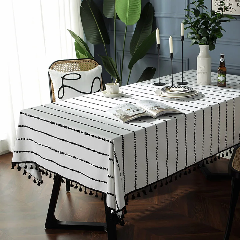 Скатерть в богемном стиле с белыми полосками и принтом черная скатерть
