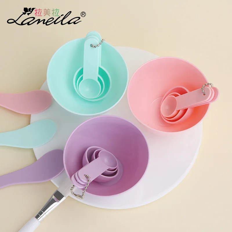 

6Pcs/set DIY Mask Bowl Tools Beauty Plastic Mask Stick Brush Spoon Kit Home Beauty Cosmetic Tools ( Random Color)