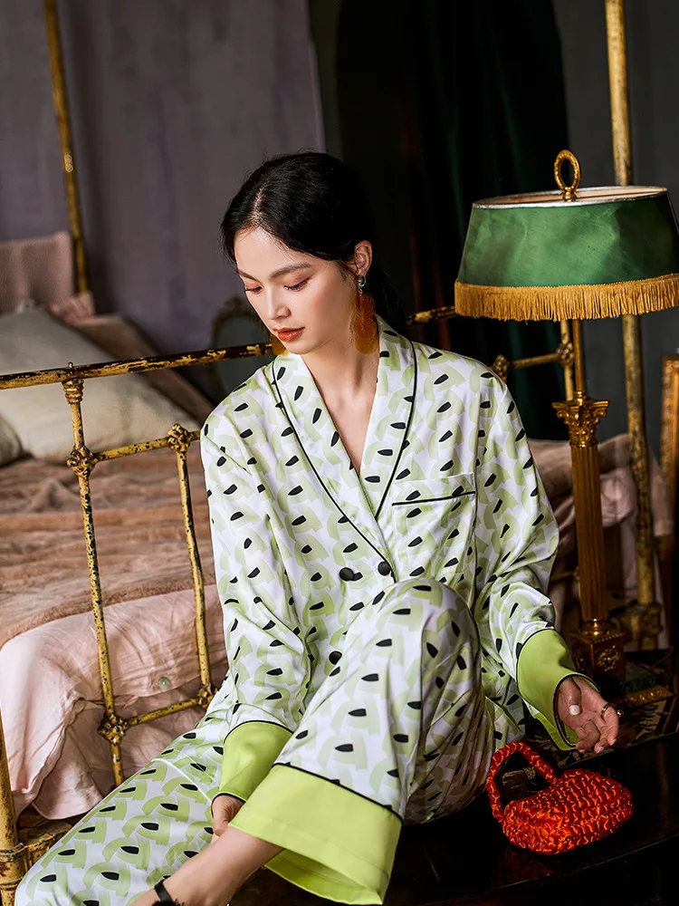 Green Color High Quality Ice Silk Pajamas Women's Long-sleeved Trousers Two-piece Home Clothes.