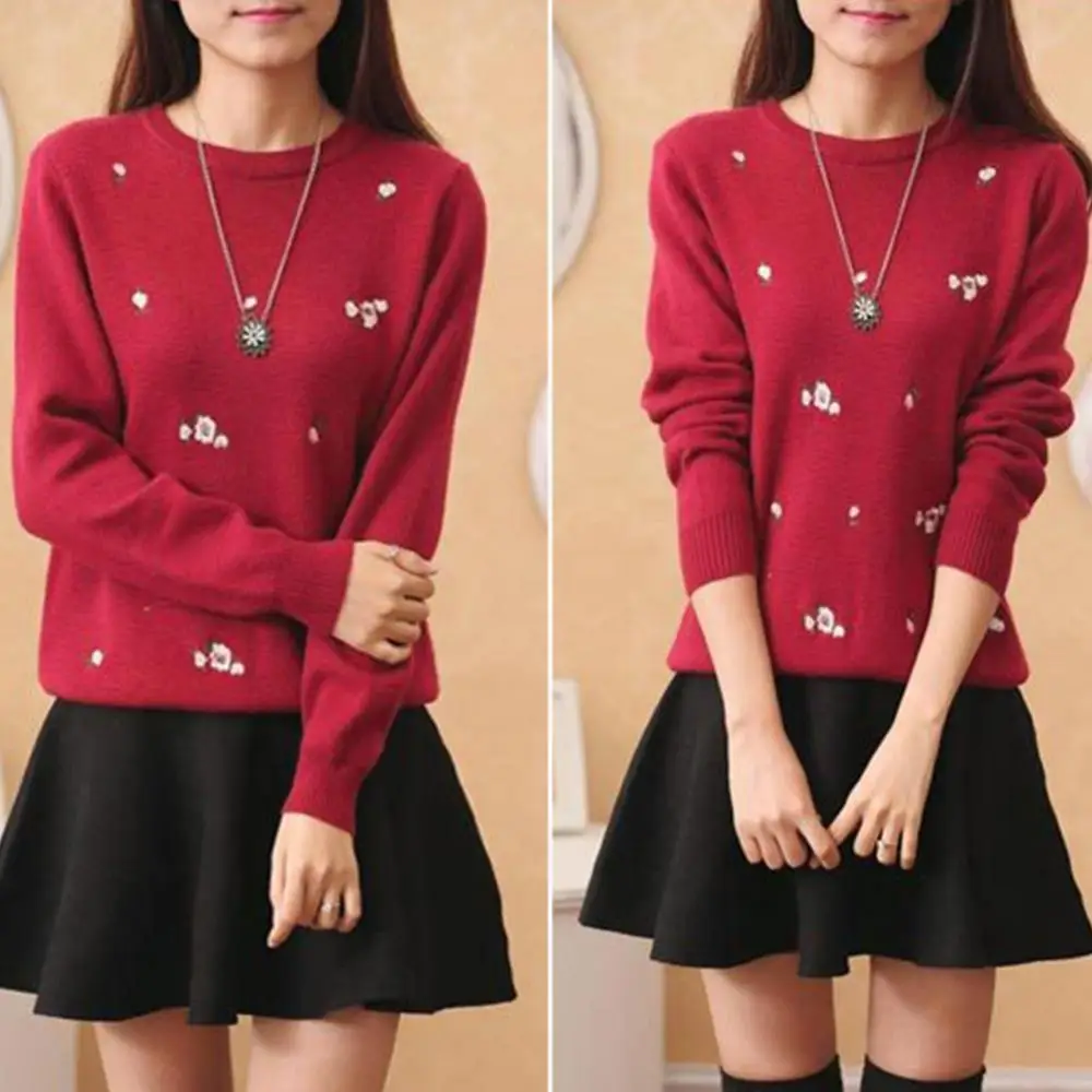 

Женский трикотажный пуловер с цветочной вышивкой и круглым вырезом