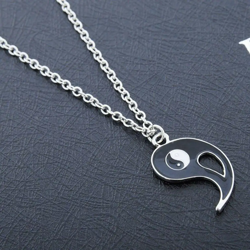 

2Pcs/set Couple Necklaces Chinese Tai Chi Gossip Banish Bad Luck Charm Pendant ChainNecklace Jewelry Lovers Valentine's Gift