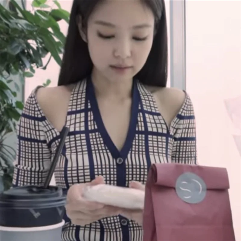 Женский трикотажный кардиган с V-образным вырезом |