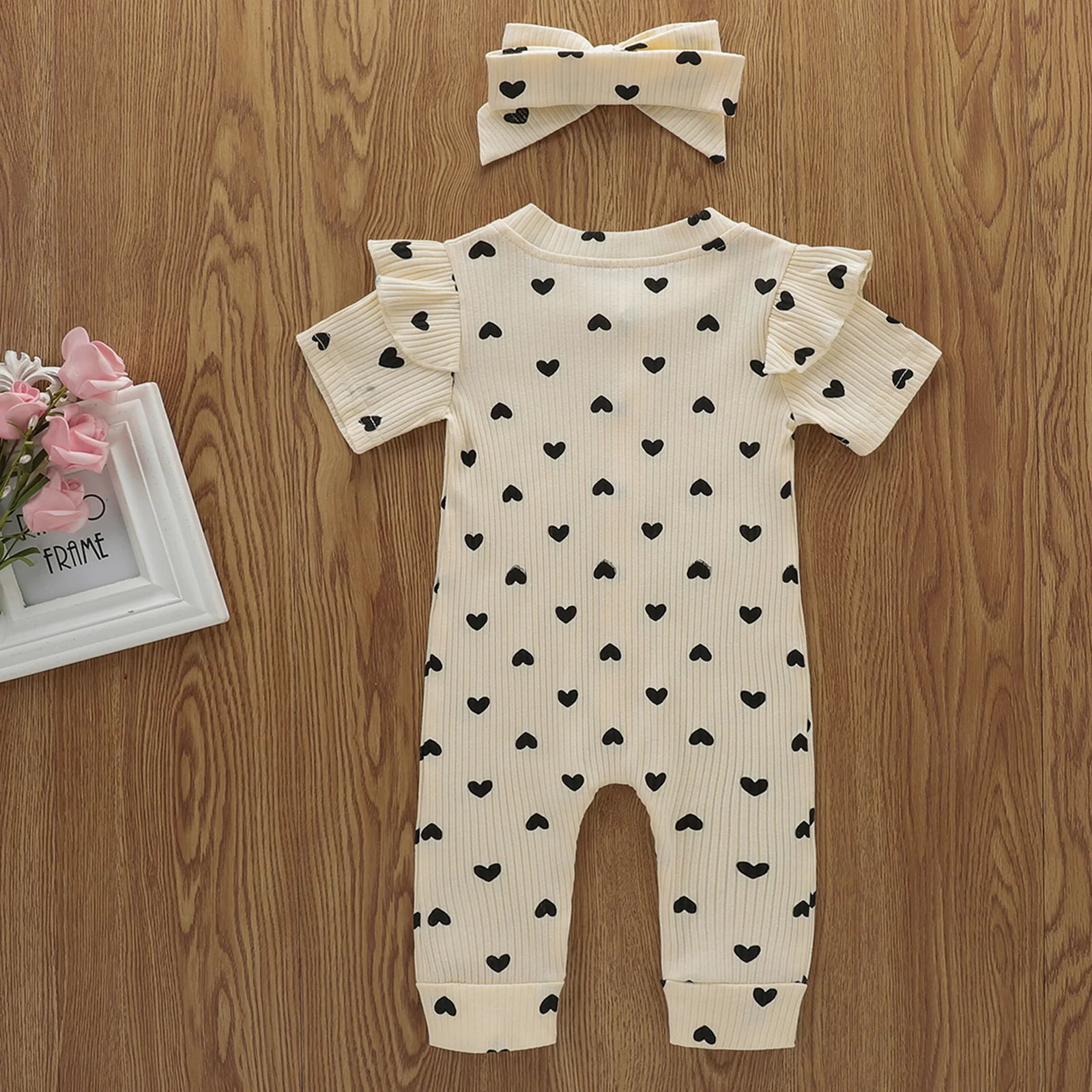 

Newborn Baby Girl Two Piece Clothes Set Infant's Ruffles Short Sleeve Crew Neck Heart Button Print Romper With Headband