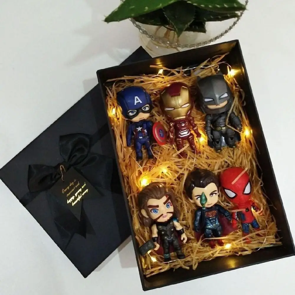 6 шт. Аниме фигурки Marvel Мстители Человек-паук легенды Funko горячие игрушки Figma Супермен железный человек Бэтмен Капитан Америка - Цвет: Gift box  led light