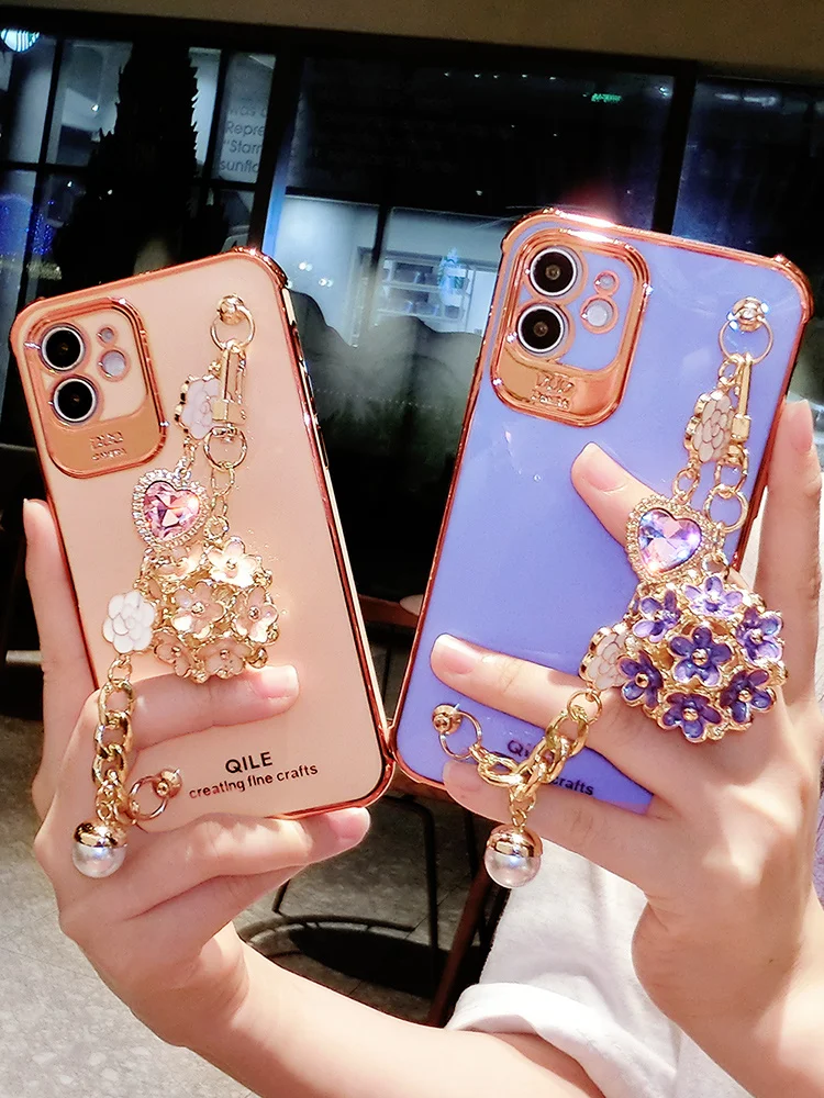 

Suitable for iPhone case with flower pendant, bracelet and bright camellia gems. Luxury iPhone 12 11 Pro XS Max XR 7 8 plus