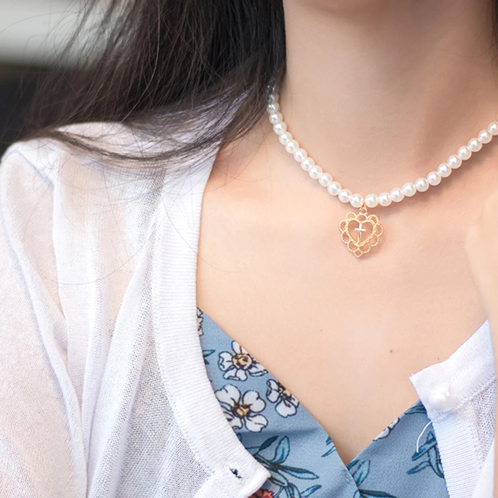 

Elegant White Imitation Pearl Choker Necklace Round Pearl Wedding Necklace for Women Charm Fashion Jewelry Vintage Heart Pendant