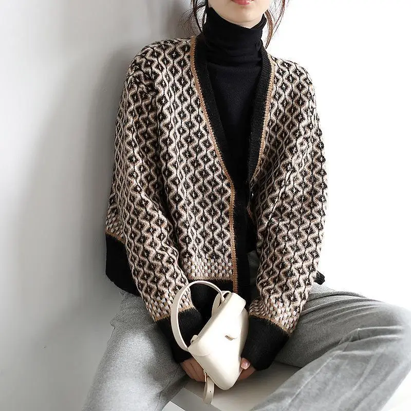 

Knitted cardigan women's autumn/winter color matching v-neck casual loose coat sweater