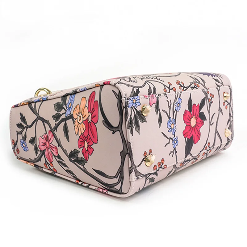 

Retro printing heavy craft beaded leather large-capacity handbag ladies new fashion messenger shoulder bag