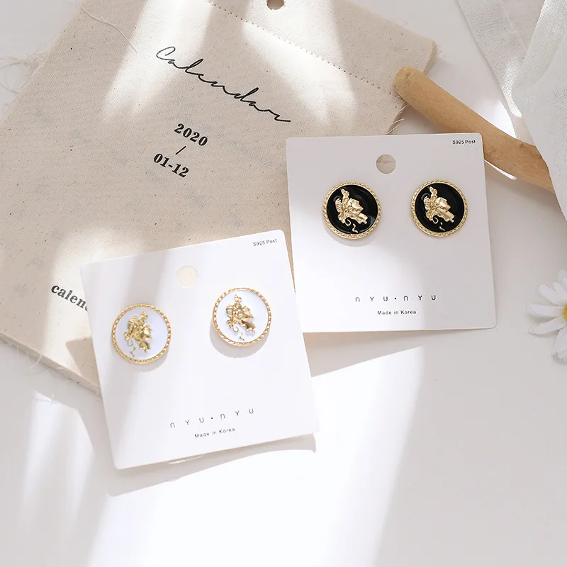 

2021 New Korean Retro Head Earrings for Women Fashion Trending Black and White Ladies Ear Clips Wedding Accesorios Jewelry