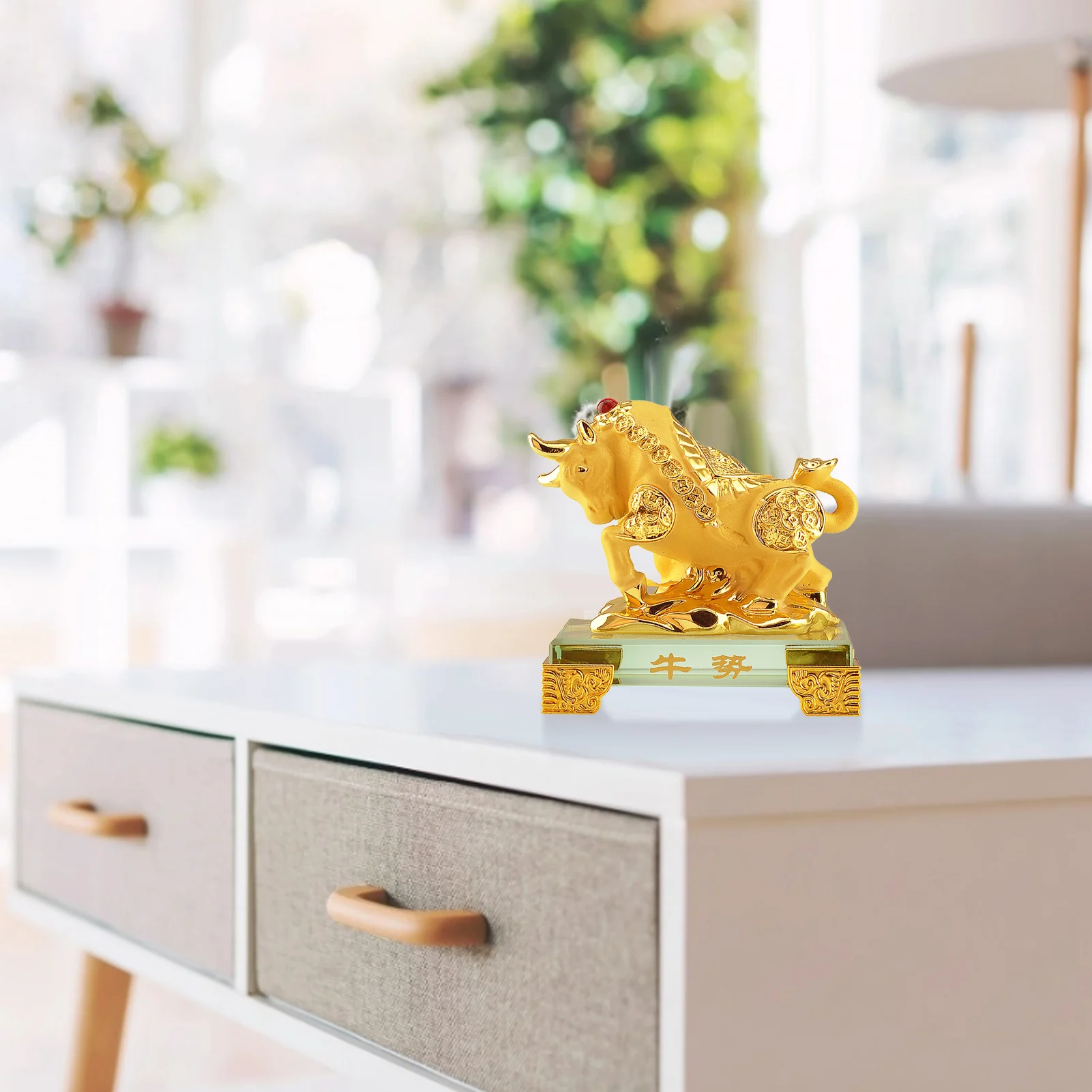 

Chinese Zodiac Year of the Ox Collection Gold Resin Statue Desk Decoration Ox sculpture symbolizes the spirit of struggle