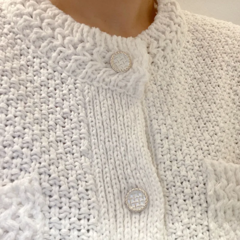 

2021 Autumn Korean Vintage Knitted Sweaters Women Single-breasted Short Sleeve Solid O-neck Pockets Tops Elegant Ladies Cardigan