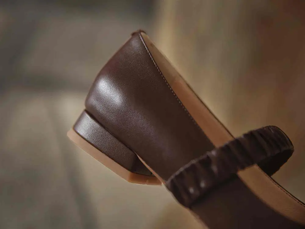 

Krazing Pot leisure real leather handmade noble maiden square toe low square heels elastic band fashion mature women pumps L10