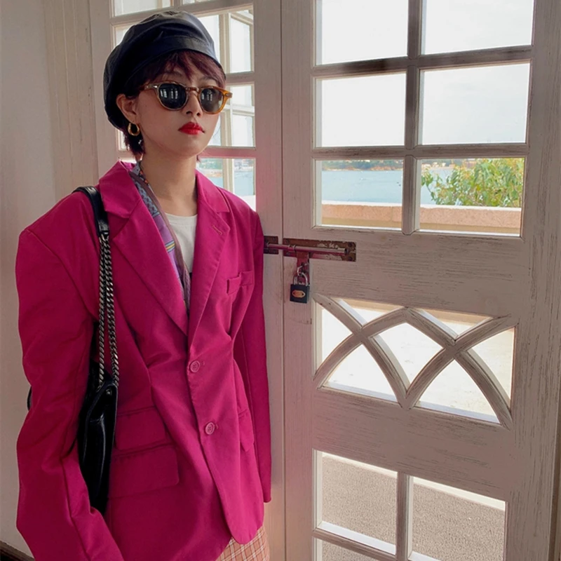 Свободная куртка с поясом красного цвета новая женская отворотом и длинным