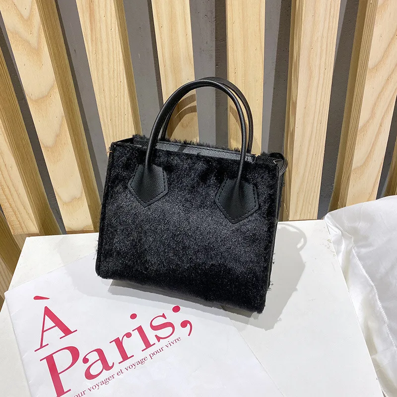 

Female bag 2021 winter new trendy texture small square bag simple trend atmospheric one-shoulder messenger bag net red handbag