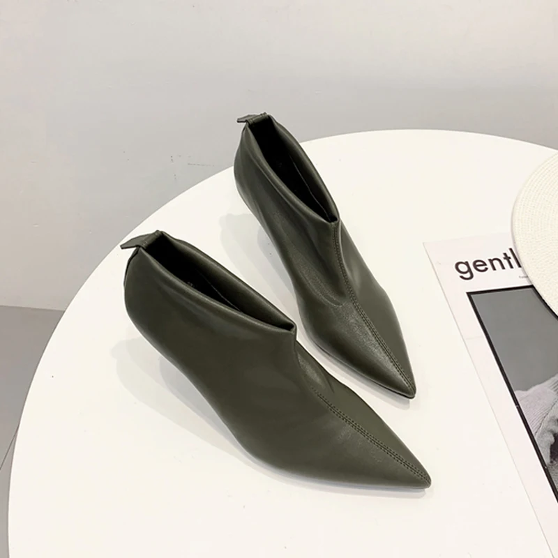 Женские дизайнерские короткие ботинки зимняя обувь на тонком каблуке с острым