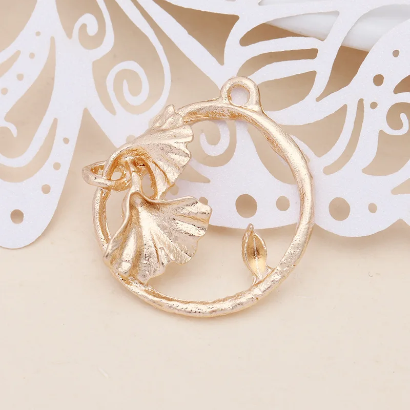 100 шт цинковый сплав металлический литой Gingko лист ветка Круг Подвеска Шарм