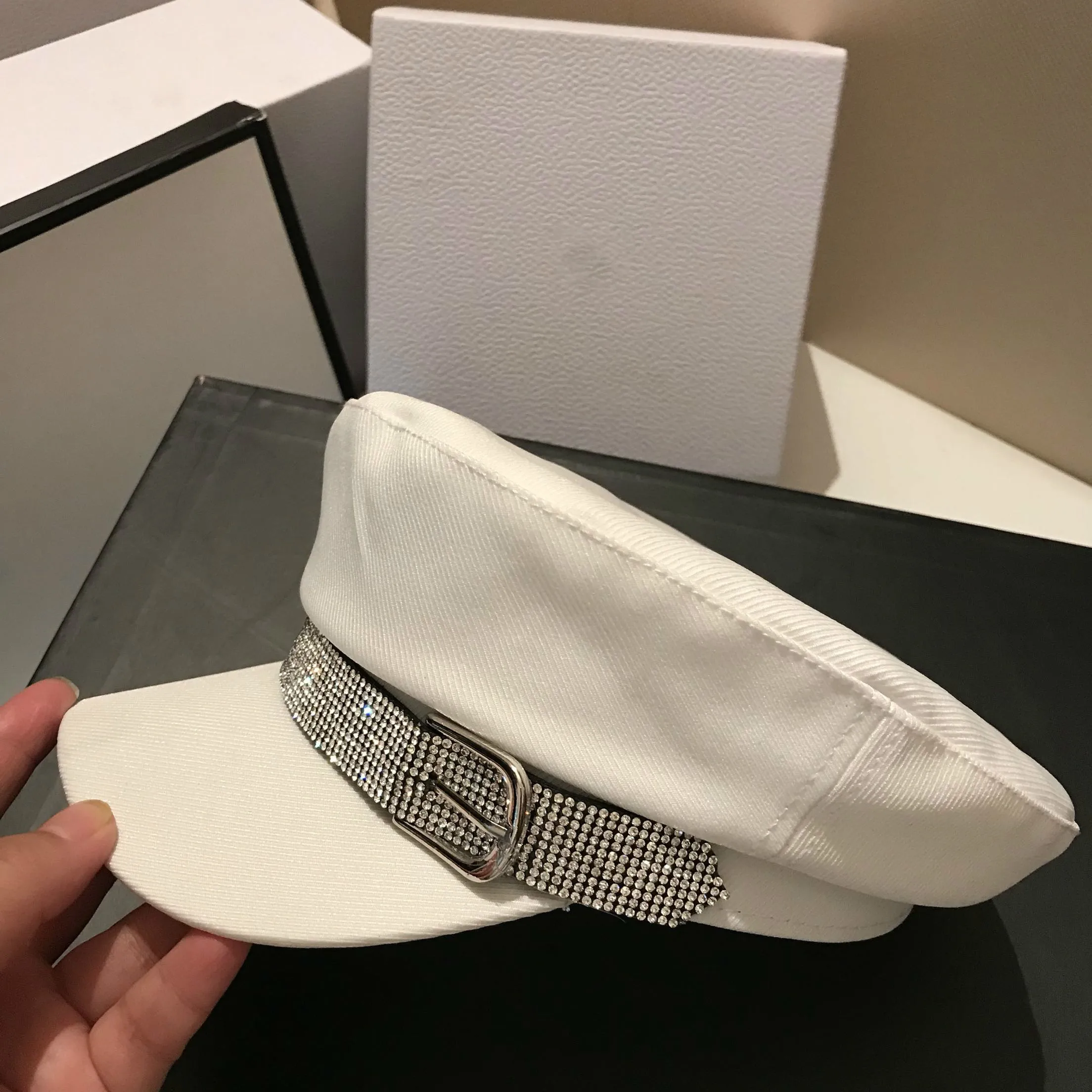 Брендовый берет Модный со стразами военная шапка с козырьком сезон осень-зима