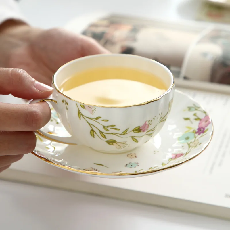 

English Style Porcelain Coffee Cup and Saucer Set Rural Ceramic Afternoon Tea Cup Flower Teacup with Phnom Penh Caneca Drinkware