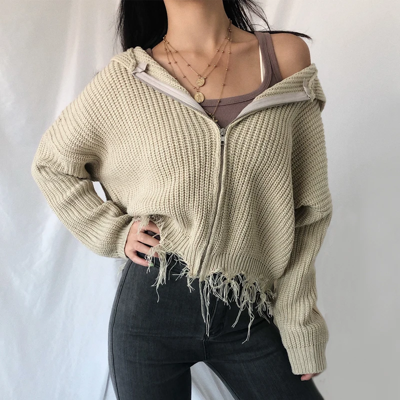 Женский трикотажный кардиган на молнии с капюшоном и необработанным подолом