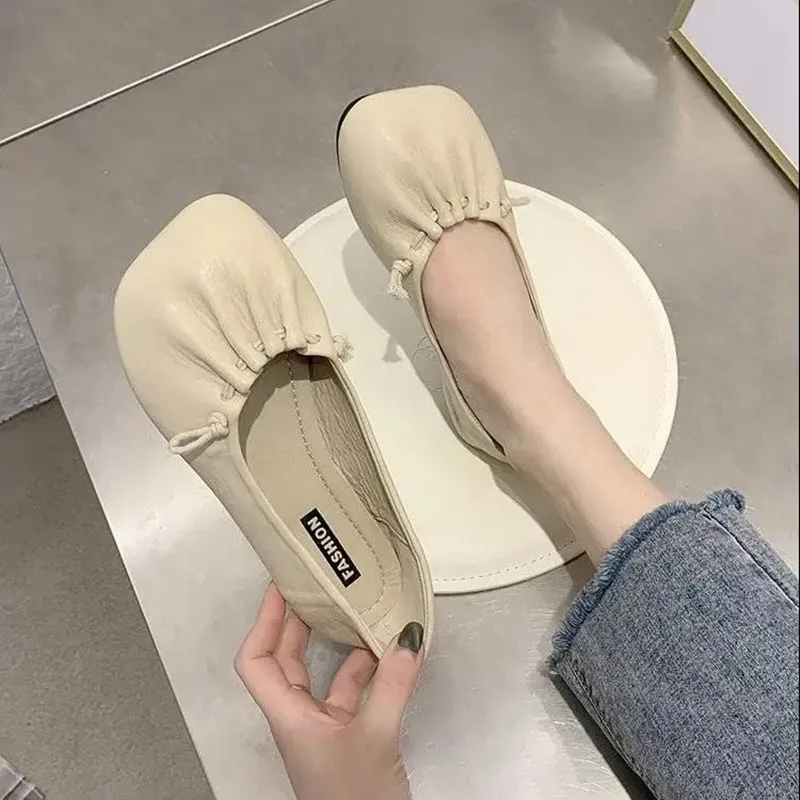 

Women Classic Black Round Toe Pu Leather Slip on Flat Shoes Lady Fashion Sweet Comfort Beige Loafers Sapatos Femininas E9338