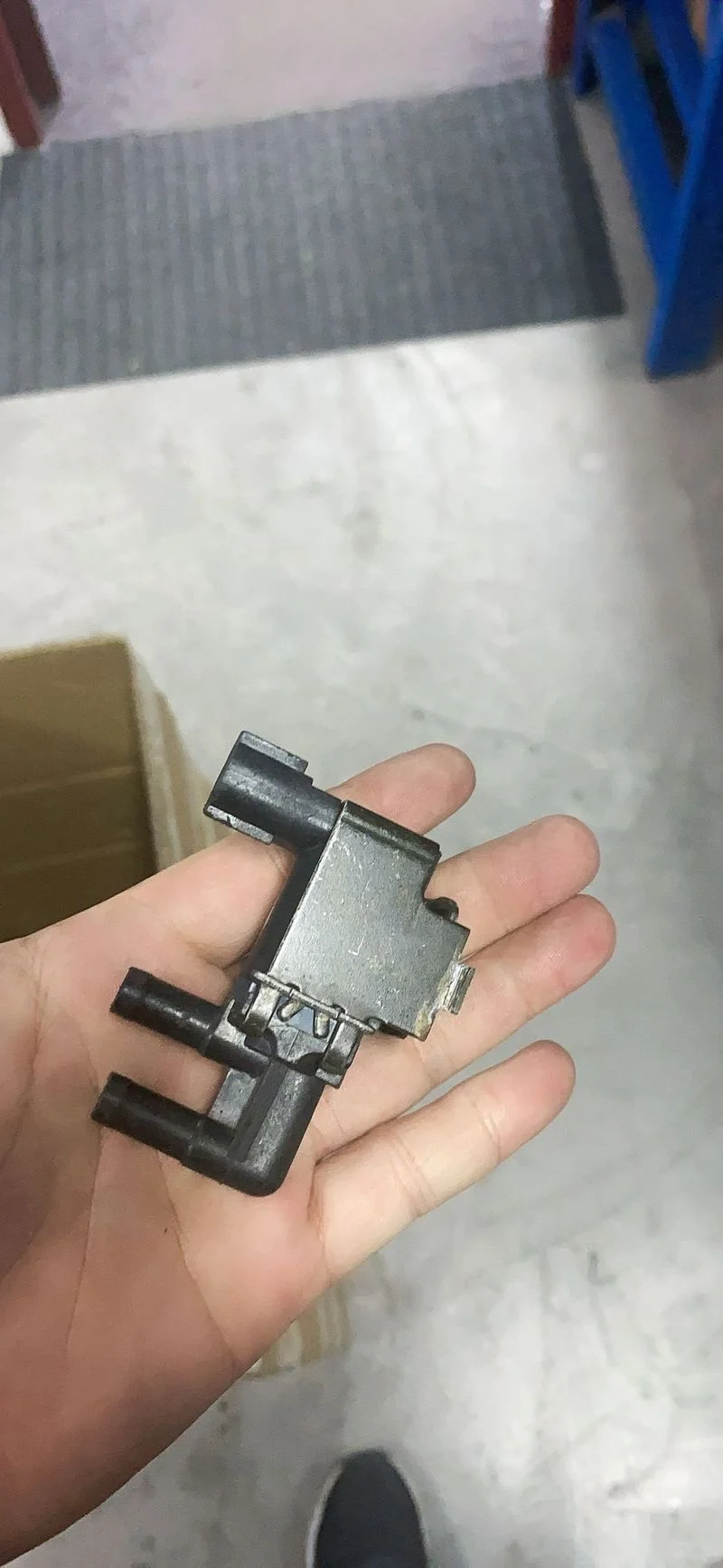 

1Pcs Solenoid Valve 90910-12205 136200-2021