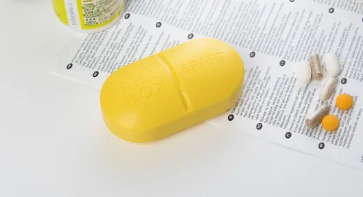 Цвет: желтый Набор для оказания первой неотложной помощи портативная аптечка первой помощи путешествия 6 решетка маленькая Медицинский Набор Семья мини препараты комплект для хранения - Цвет: Цвет: желтый