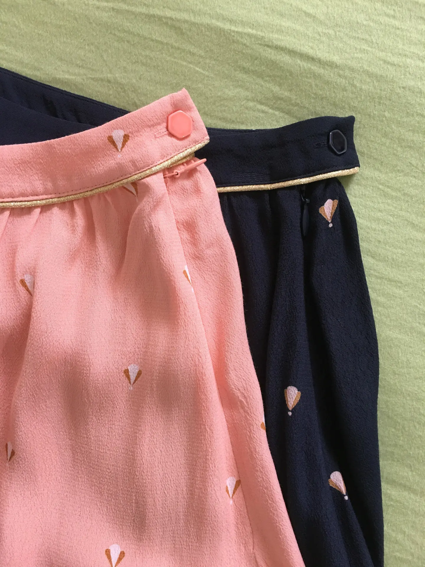 Женская юбка с принтом в виде воздушных шаров зонтиком средней длины | одежда