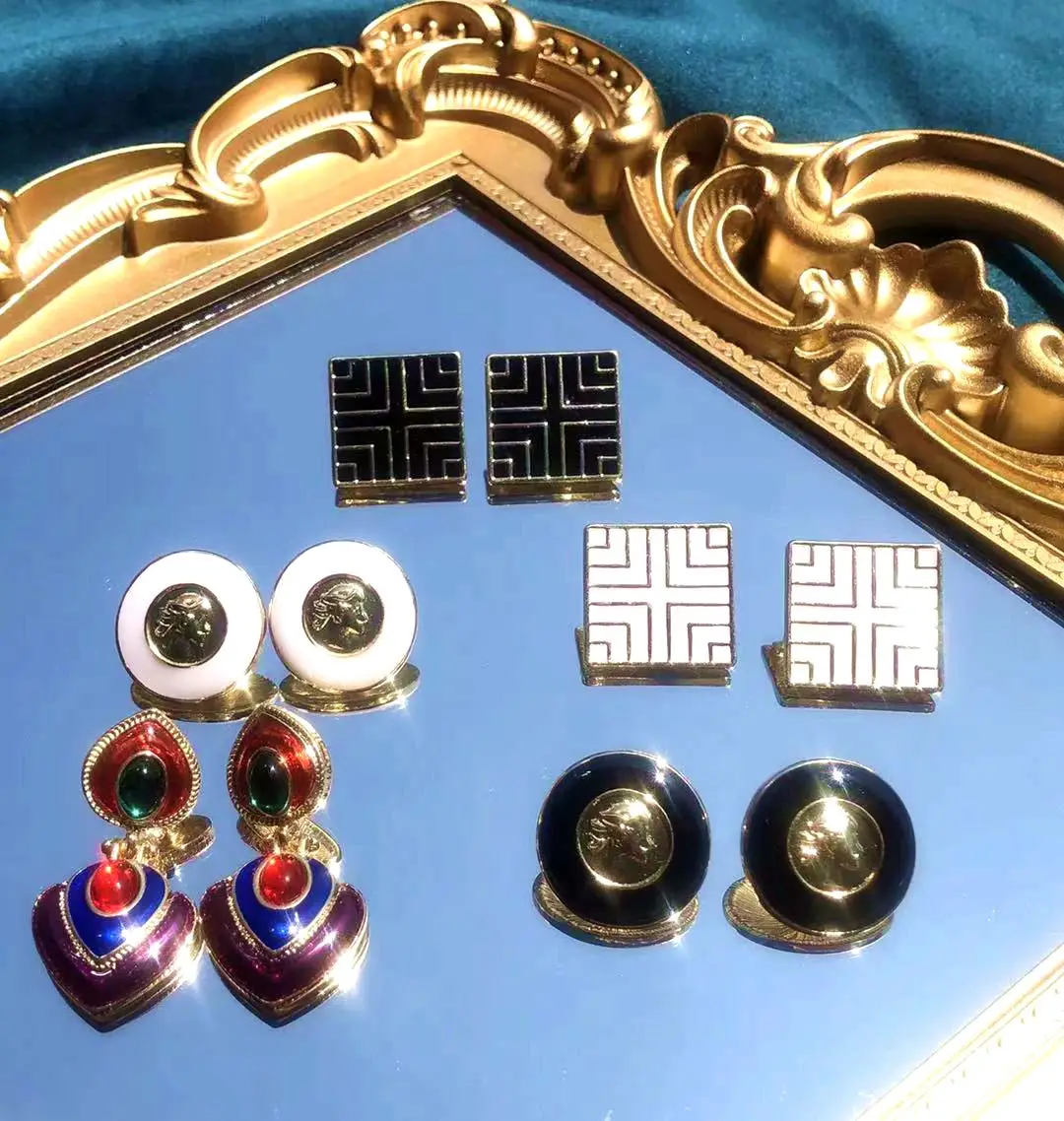 

Игла из сплава серебра, простой французский античный Западный винтажный полый суд личности серьги в европейском и американском стиле