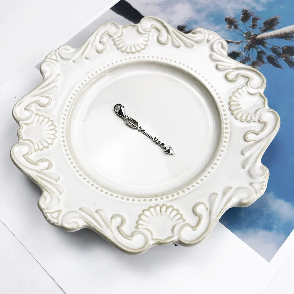 Кулон в виде банта с черной стрелой Европейская мода хорошие ювелирные изделия