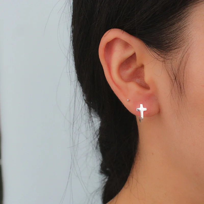 Женские серьги кресты Trustdavis минималистичные готические сережки из