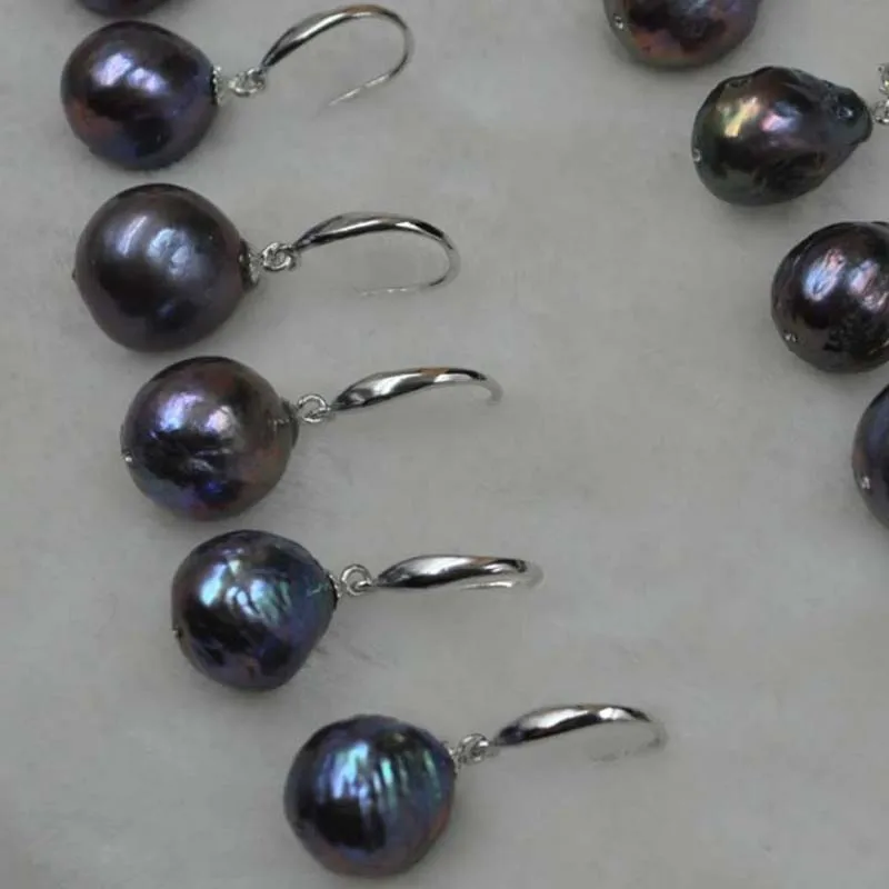 

11-12mm black nucleated freshwater Kasumi pearl earring hook
