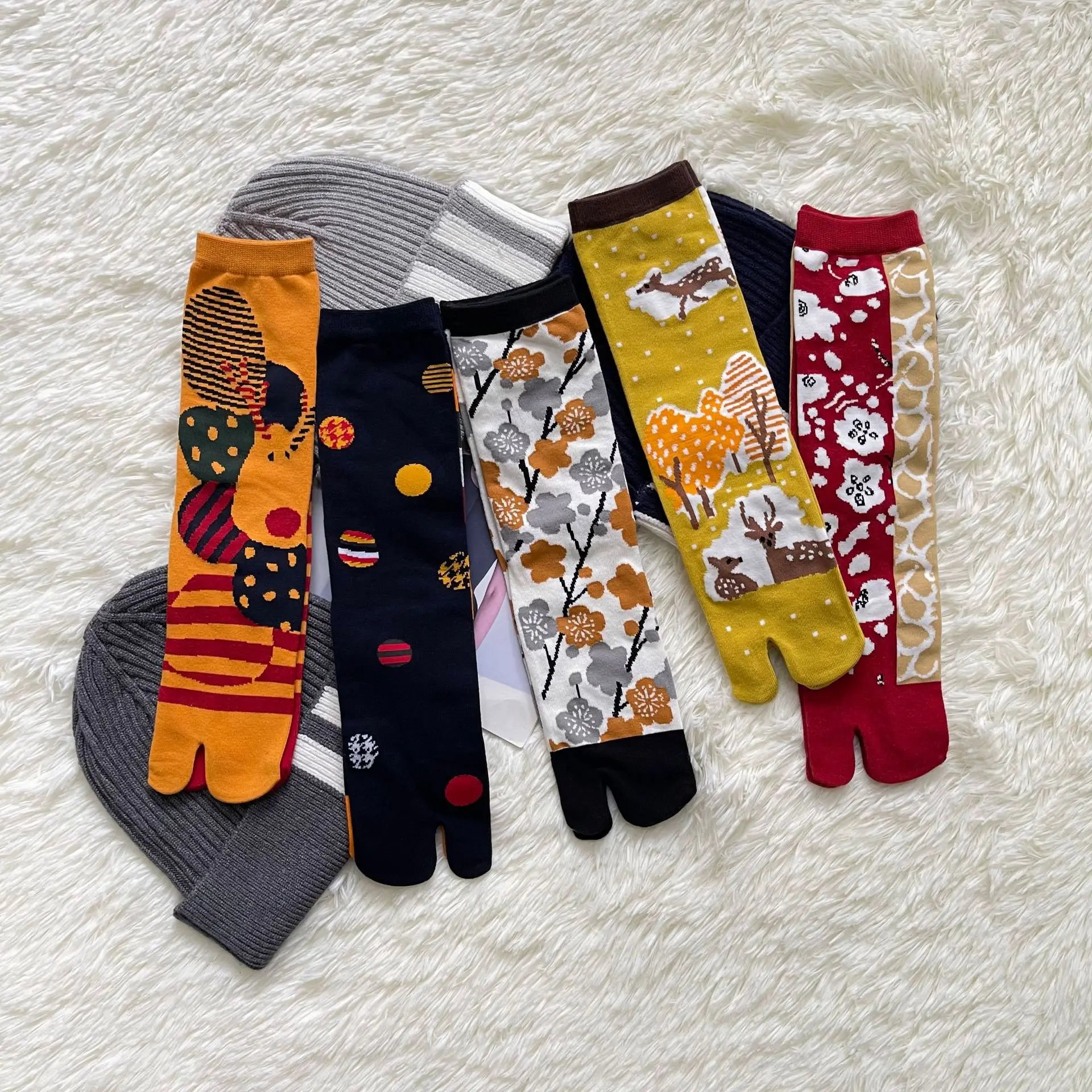 Christmas Socks Elk Sweets Merlin Deer Flower Cute Colorful Two Toe Socks Combed Cotton Cozy Breathable Tabi Socks Women