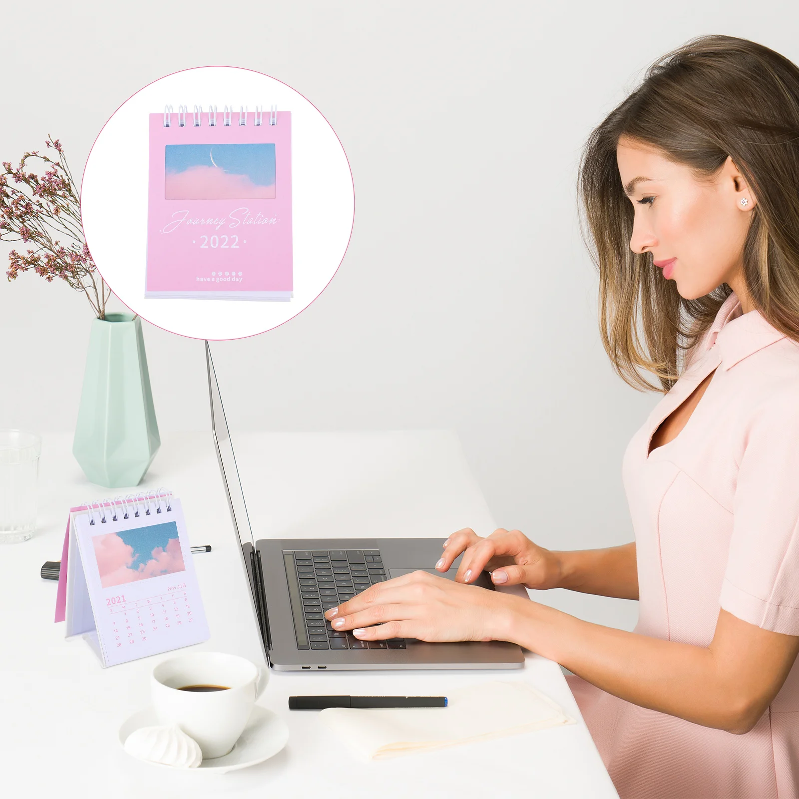 

1 Pc Portable 2022 Mini Calendar With Travel Vending Station Style for Desktop