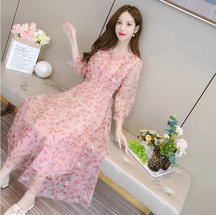 

2021 autumn and winter new fashionable niche cross V-neck mid-length high-waist lace-up pleated knitted dress Black