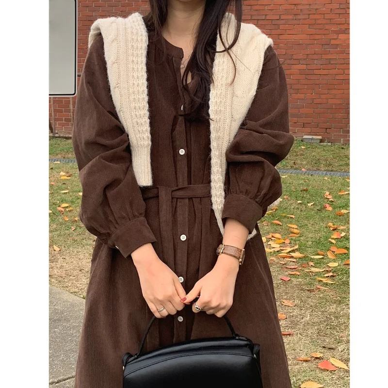 

Женское винтажное длинное платье с поясом, повседневное свободное вельветовое однобортное платье средней длины с длинным рукавом и круглы...