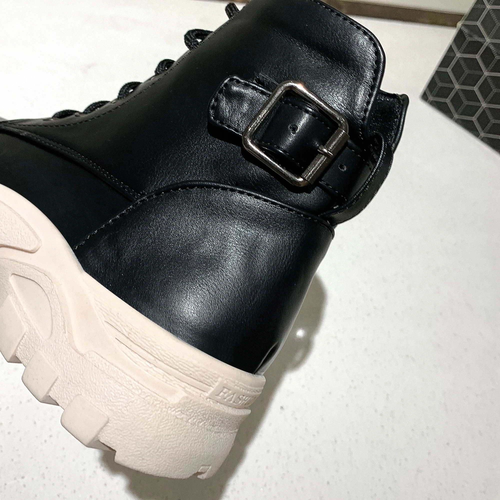 CDPUNDARI/2020 черные и белые армейские ботинки для женщин ботильоны на платформе