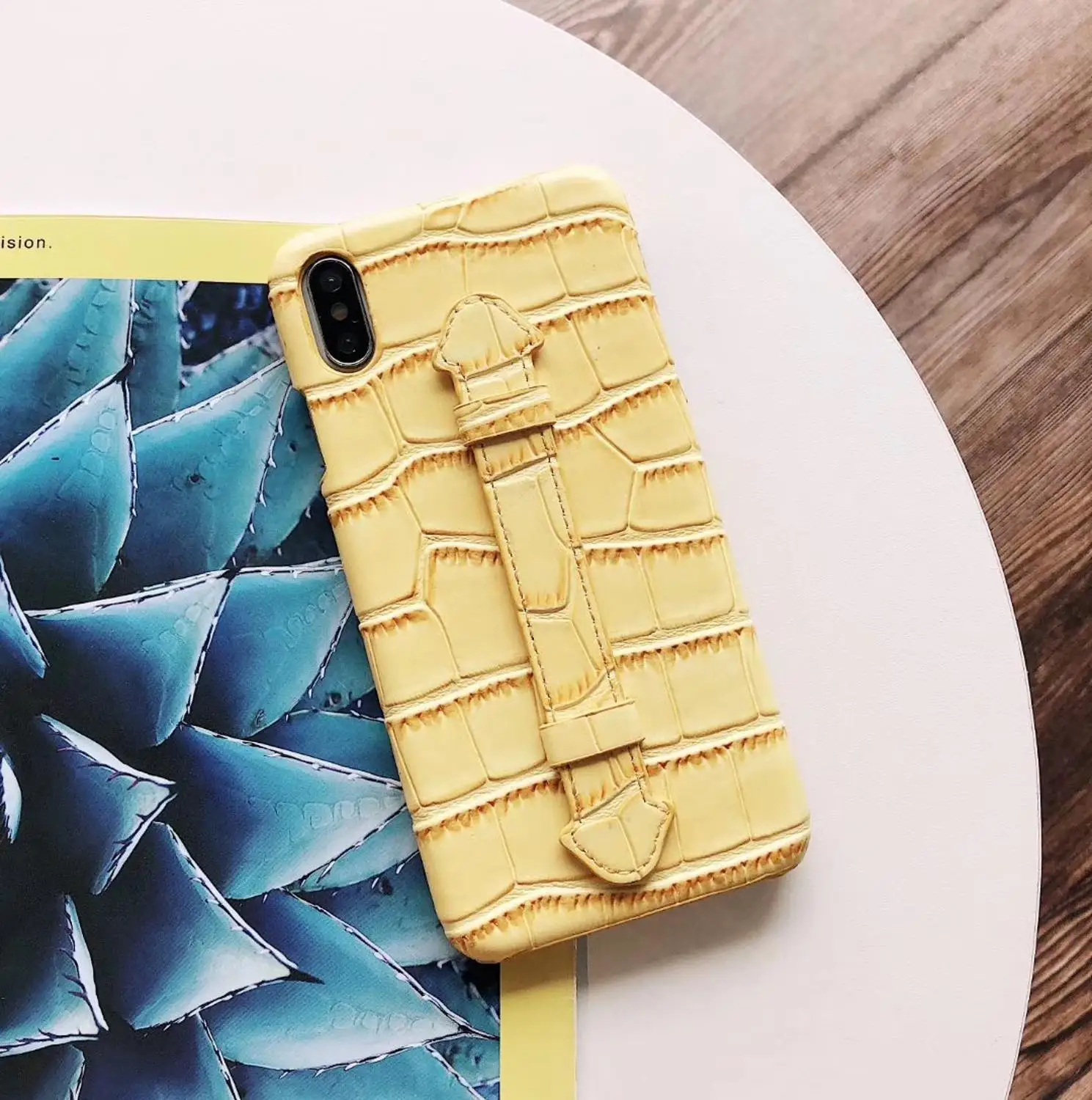 

Fashion High-end Business crocodile Wrist Strap Hard Protective Cover for iphone 12 pro max 12 pro 12 mini 12 11 Pro Max 11 Pro