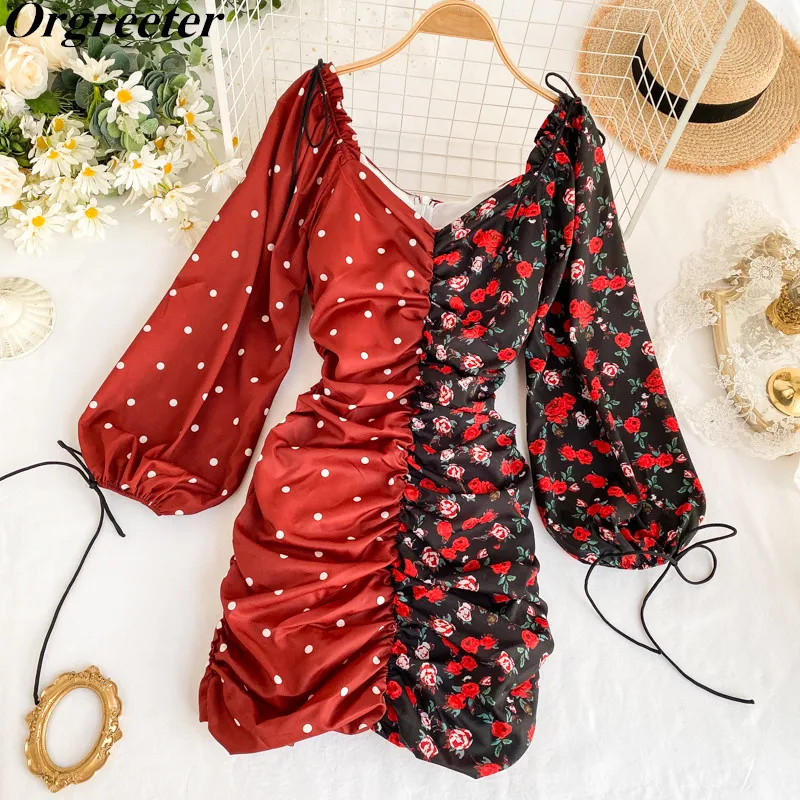 Модное мини платье в стиле блогера с рукавами фонариками и цветочным