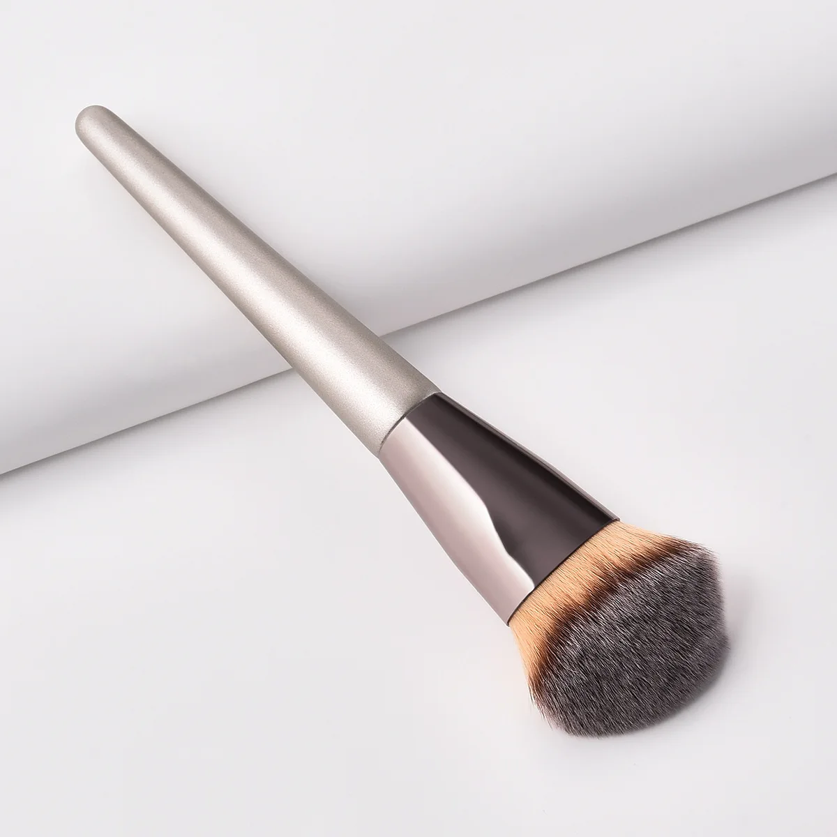 

1Pc Makeup Brush Face Cheek Contour Blusher Nose Foundation Loose Power Cosmetic Make Up Brushes Tool Powder Blush Kabuki Brush